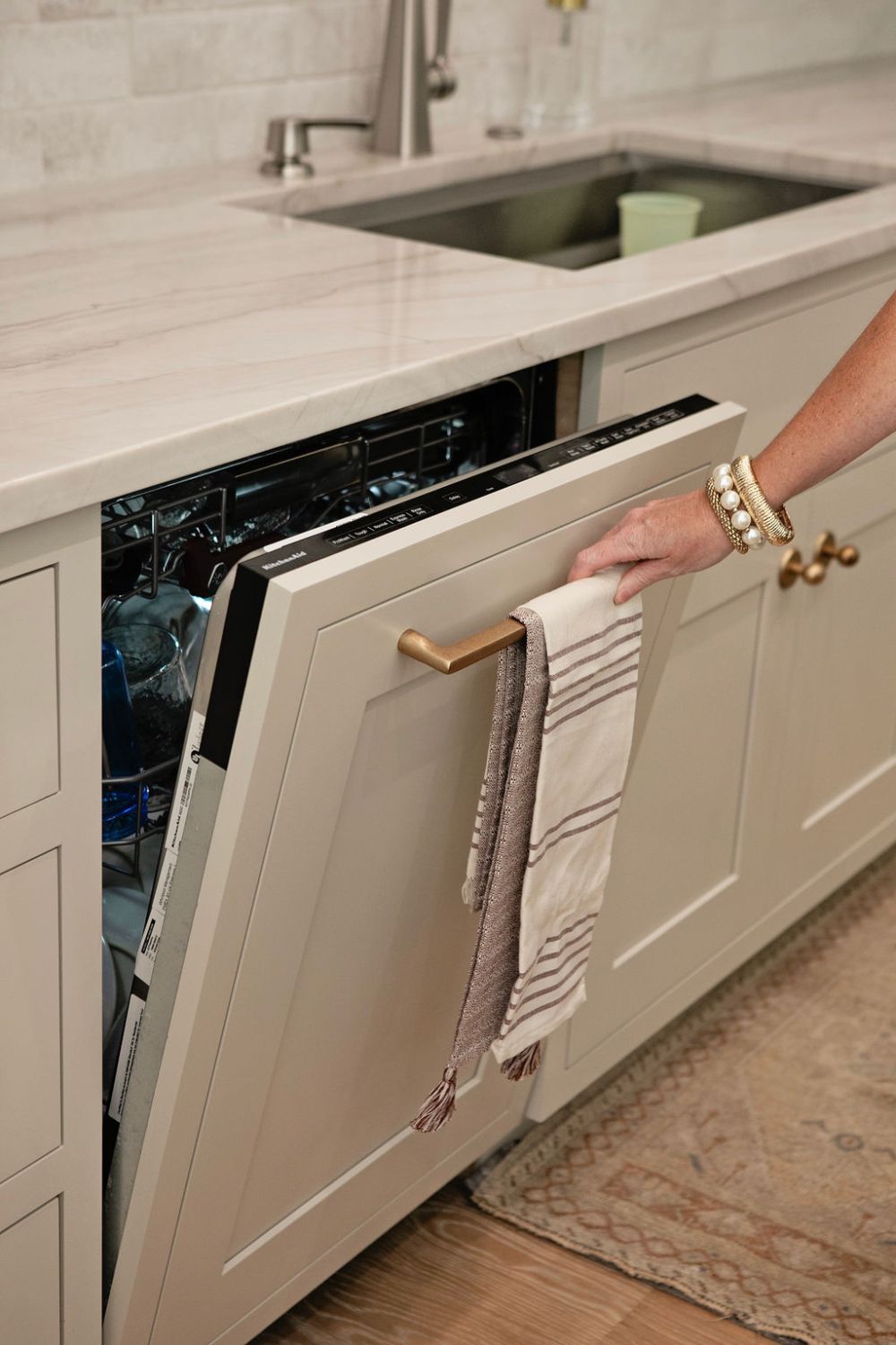 غسالات الصحون القابلة للتغطية بألواح مطابقة للخزائن