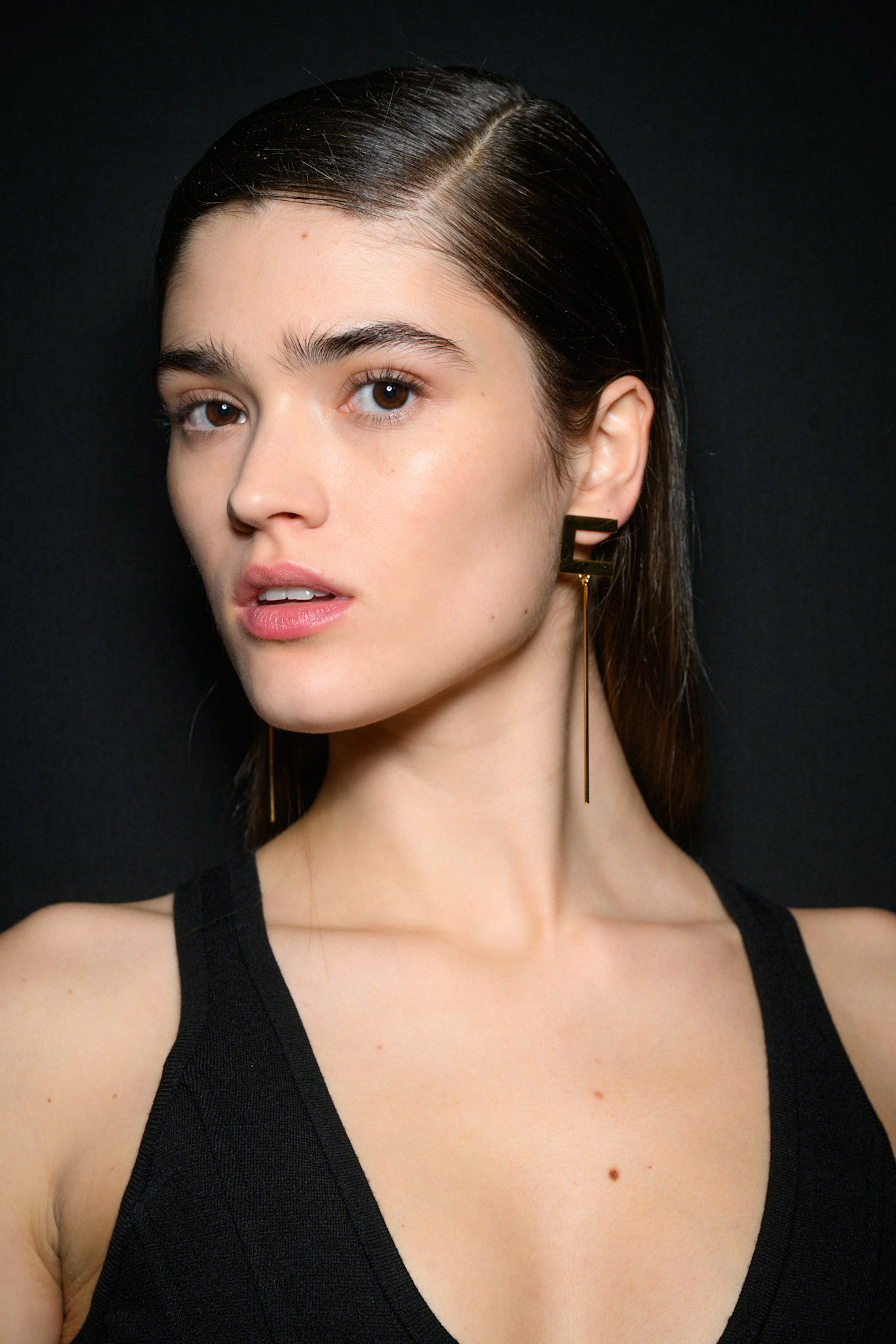 كريمات لابعاد الكلف عن عينيك