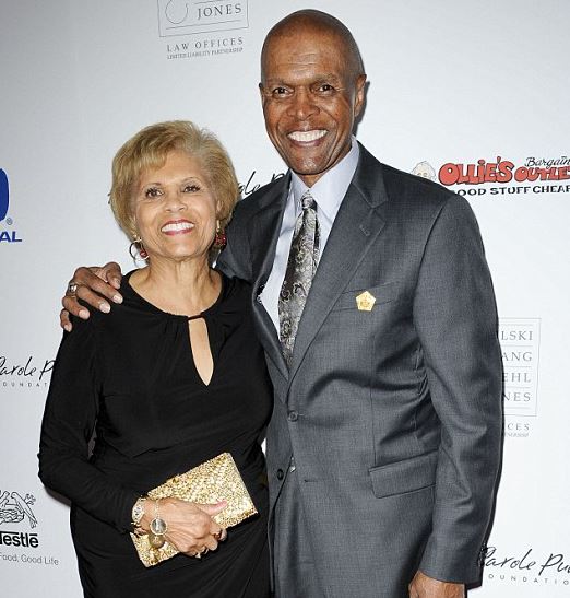 غيل سايرز Gale Sayers وليندا ماكنيل Linda McNeil