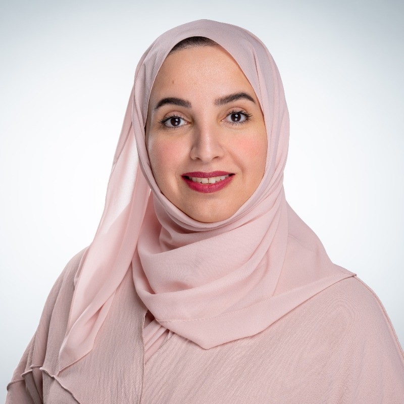 فاطمة النعيمي هي شخصية بارزة في مجال التكنولوجيا