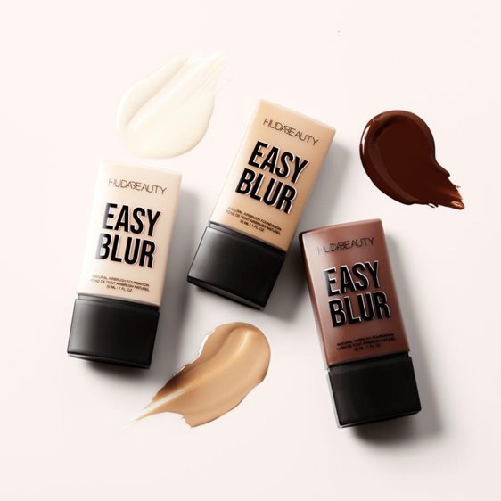 فاونديشن EASY BLUR بتأثير إيربراش طبيعي خافٍ للشوائب