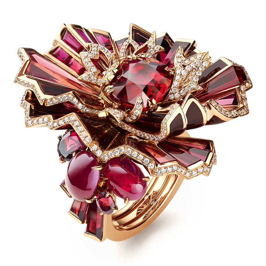 فخامة حجر الغارنيت في خات من Chaumet