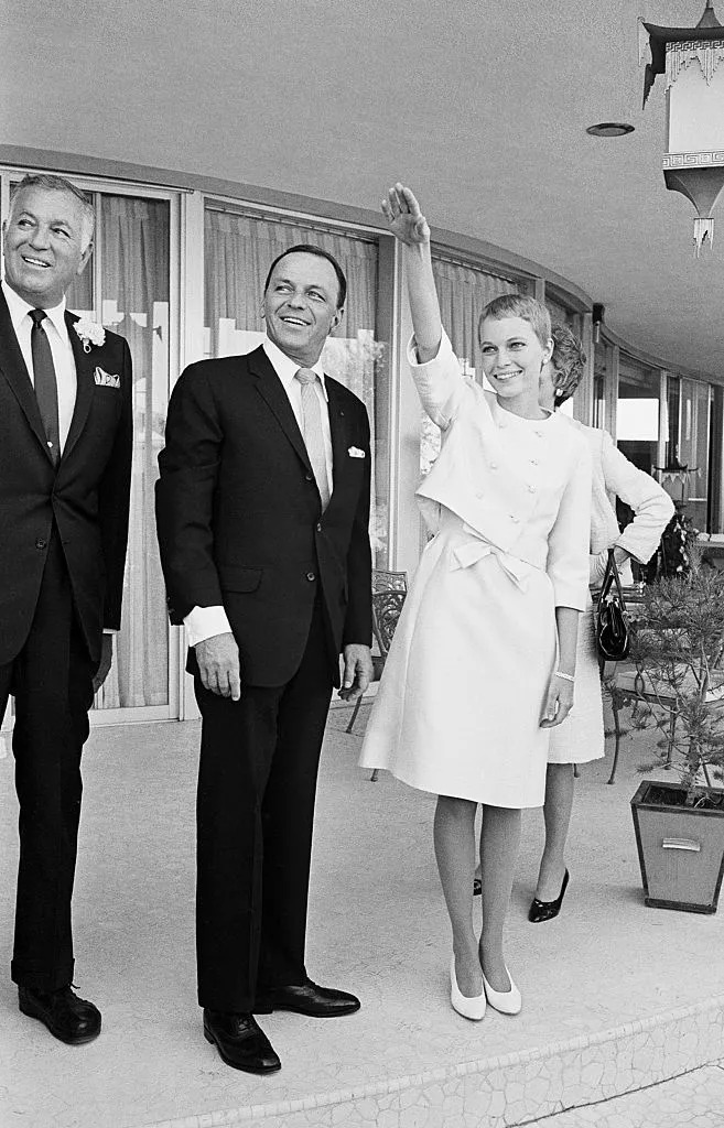 فرانك سيناترا Frank Sinatra وميا فارو Mia Farrow