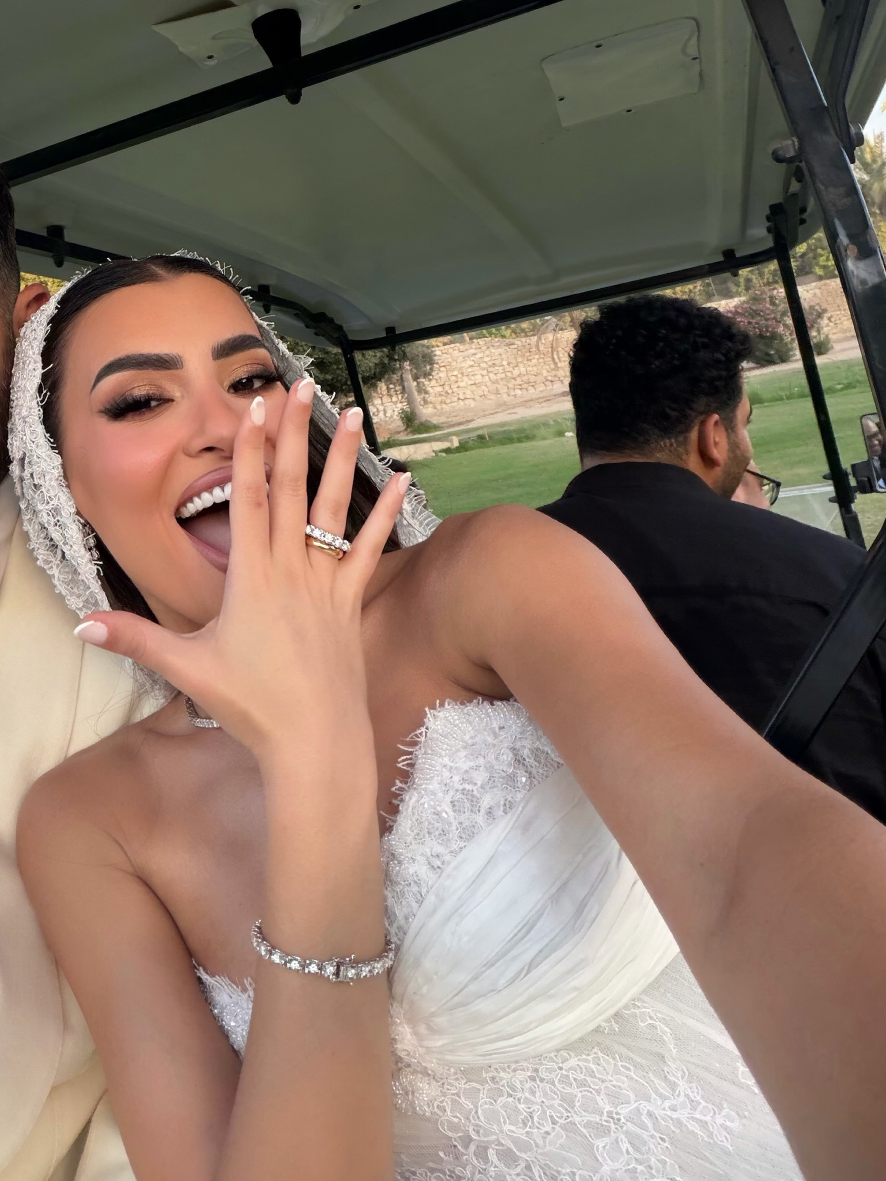 فرح نوفل تحتفل بزفافها