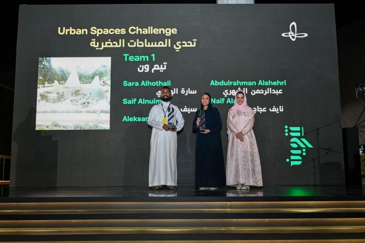 فريق _تيم ون_ الفائز في تحدي المساحات الحضرية