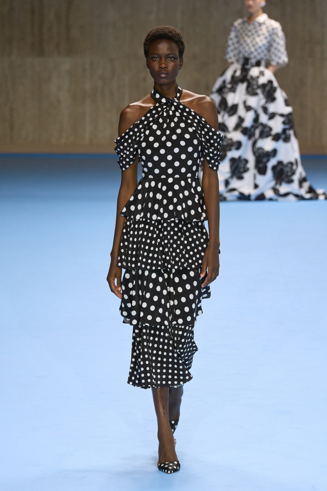 فستان أنيق من مجموعة Carolina Herrera ربيع صيف 2025