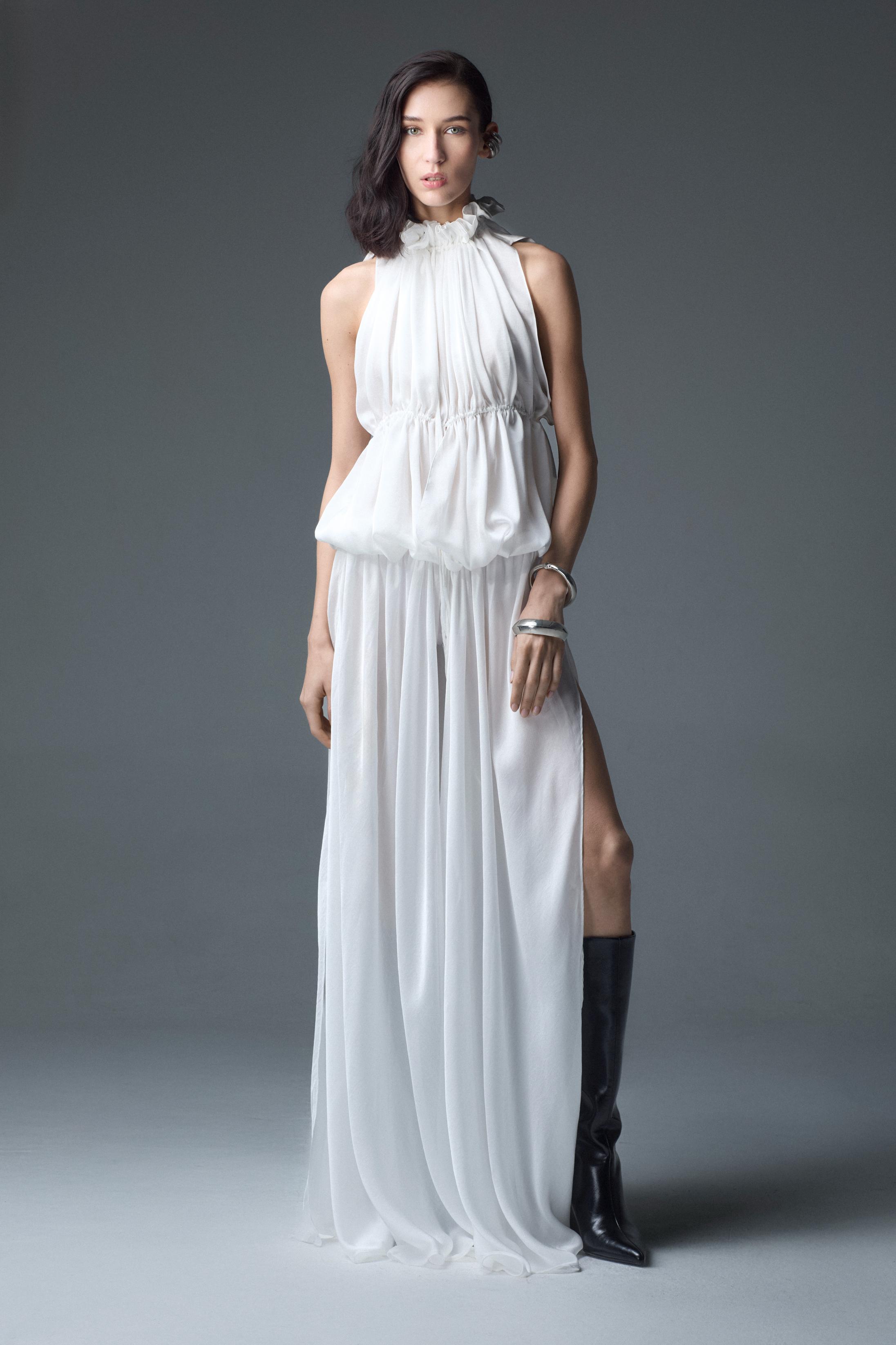 فستان أنيق من مجموعة _تائه في الزمن_ من Iymaa