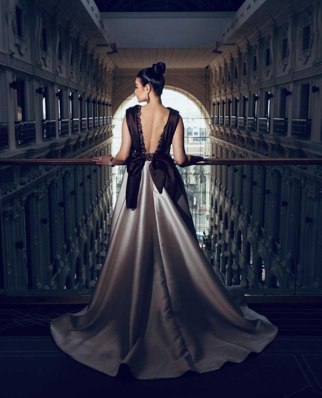 فستان اروى جودة من الخلف في مهرجان البحر الاحمر