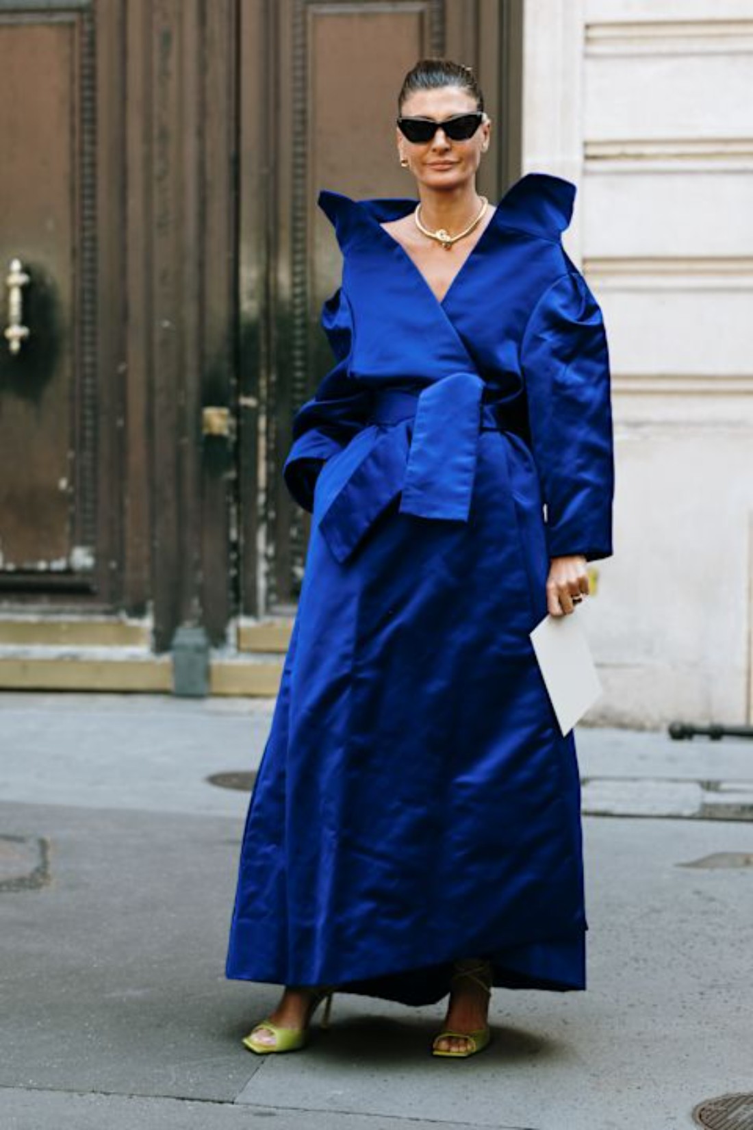 فستان باللون الأزرق منBalenciaga