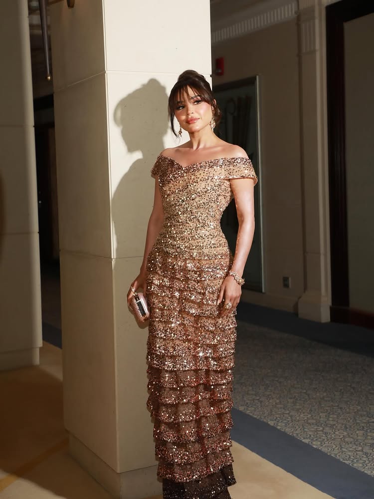 فستان باللون المعدني من نهى نبيل