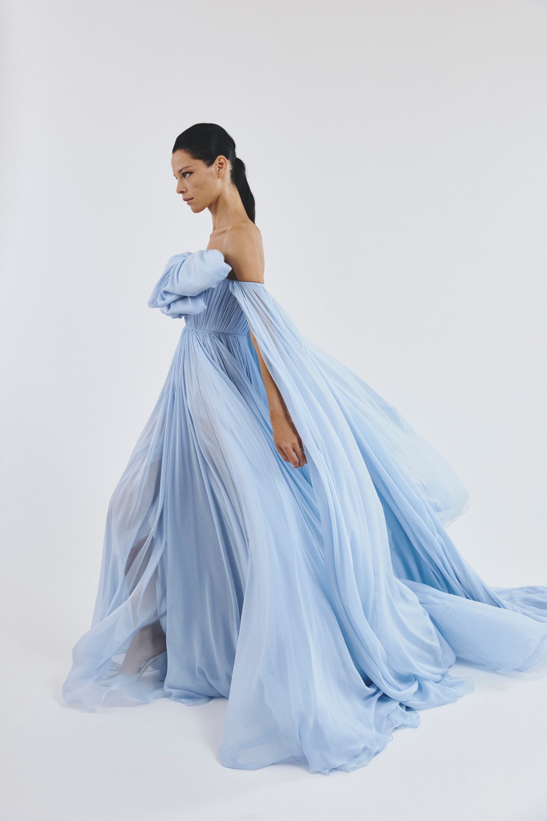 فستان بفيونكا على الصدر من Giambattista Valli