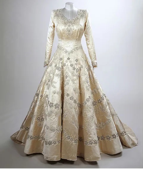 فستان تتويج الملكة إليزابيث في العام 1953