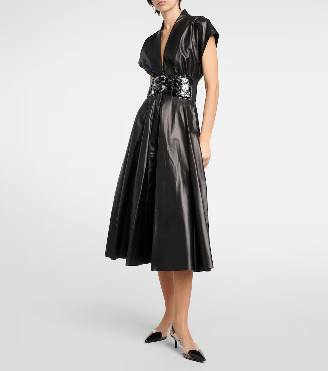 فستان جريء وغامض من مجموعة Alaïa