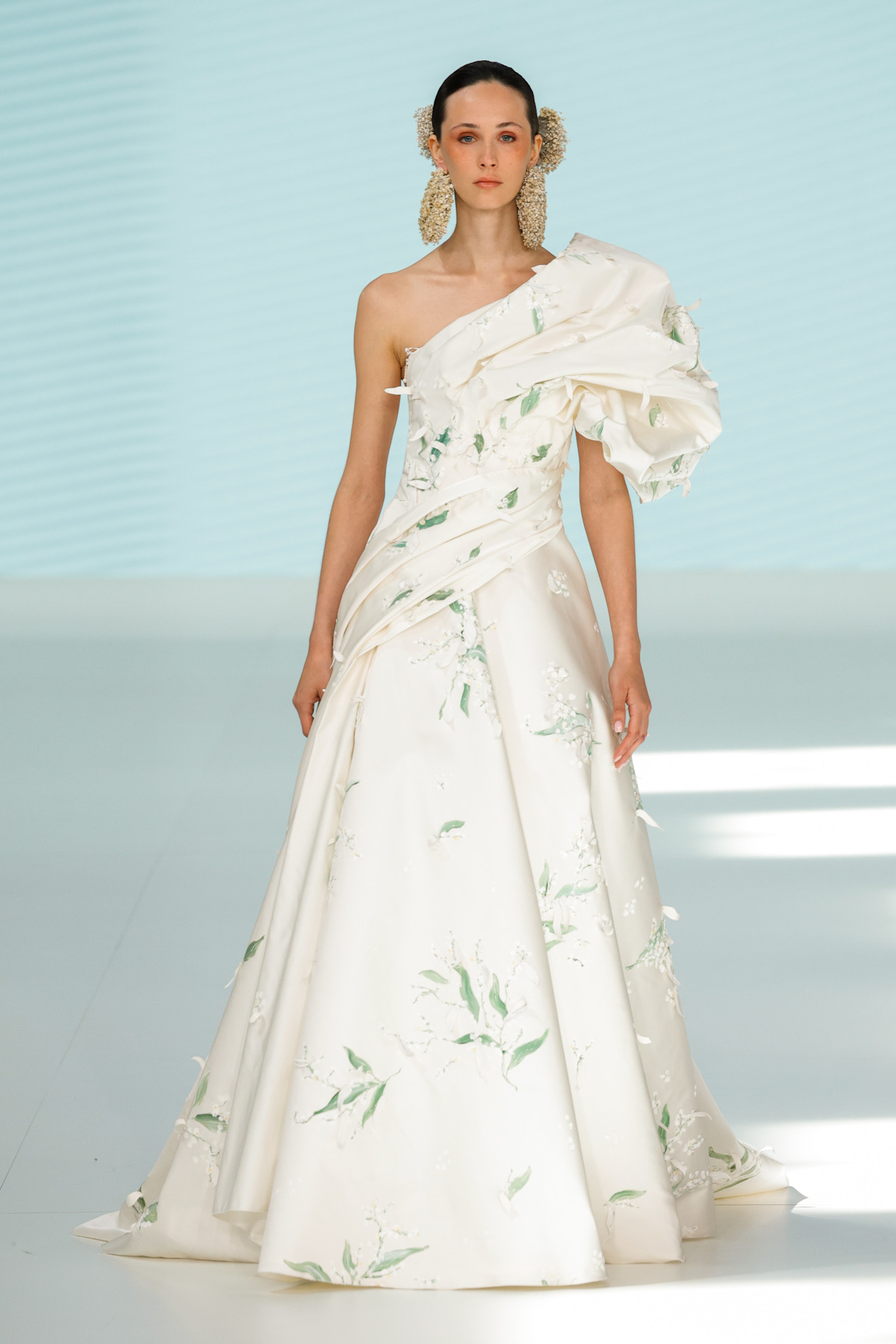 فستان زفاف إيزابيل سانشيز في أسبوع برشلونة العرائسي