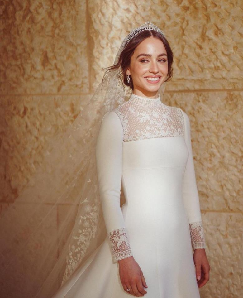 فستان زفاف الاميرة ايمان