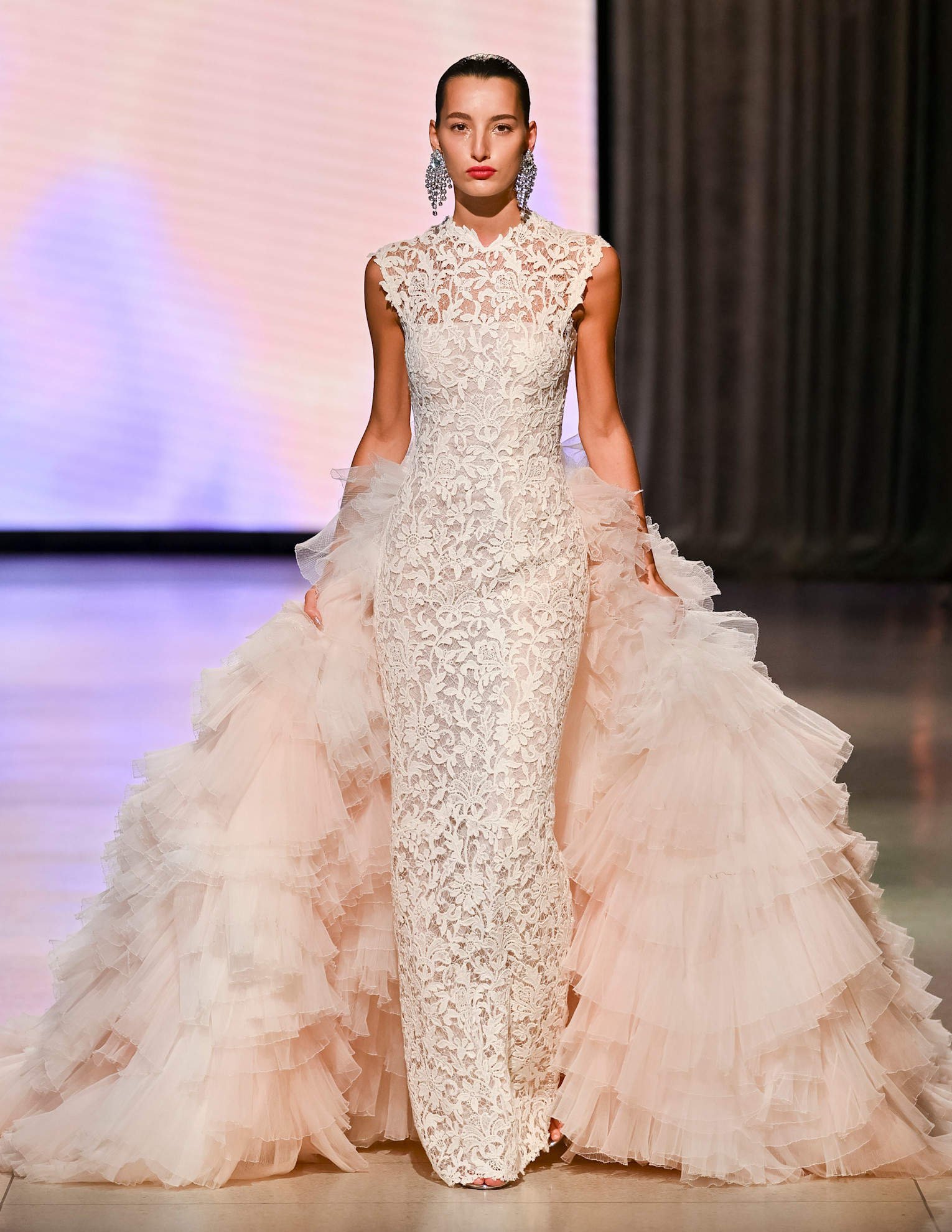 فستان زفاف بألوان الباستيل من إناس دي سانتو