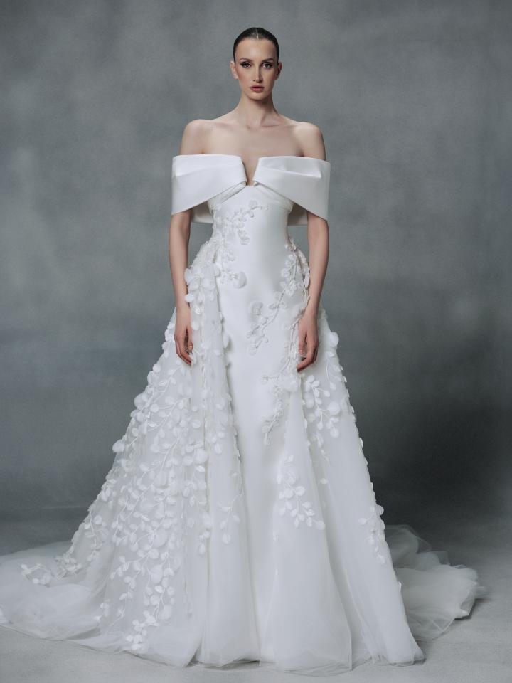 فستان زفاف بأناقة الساتان