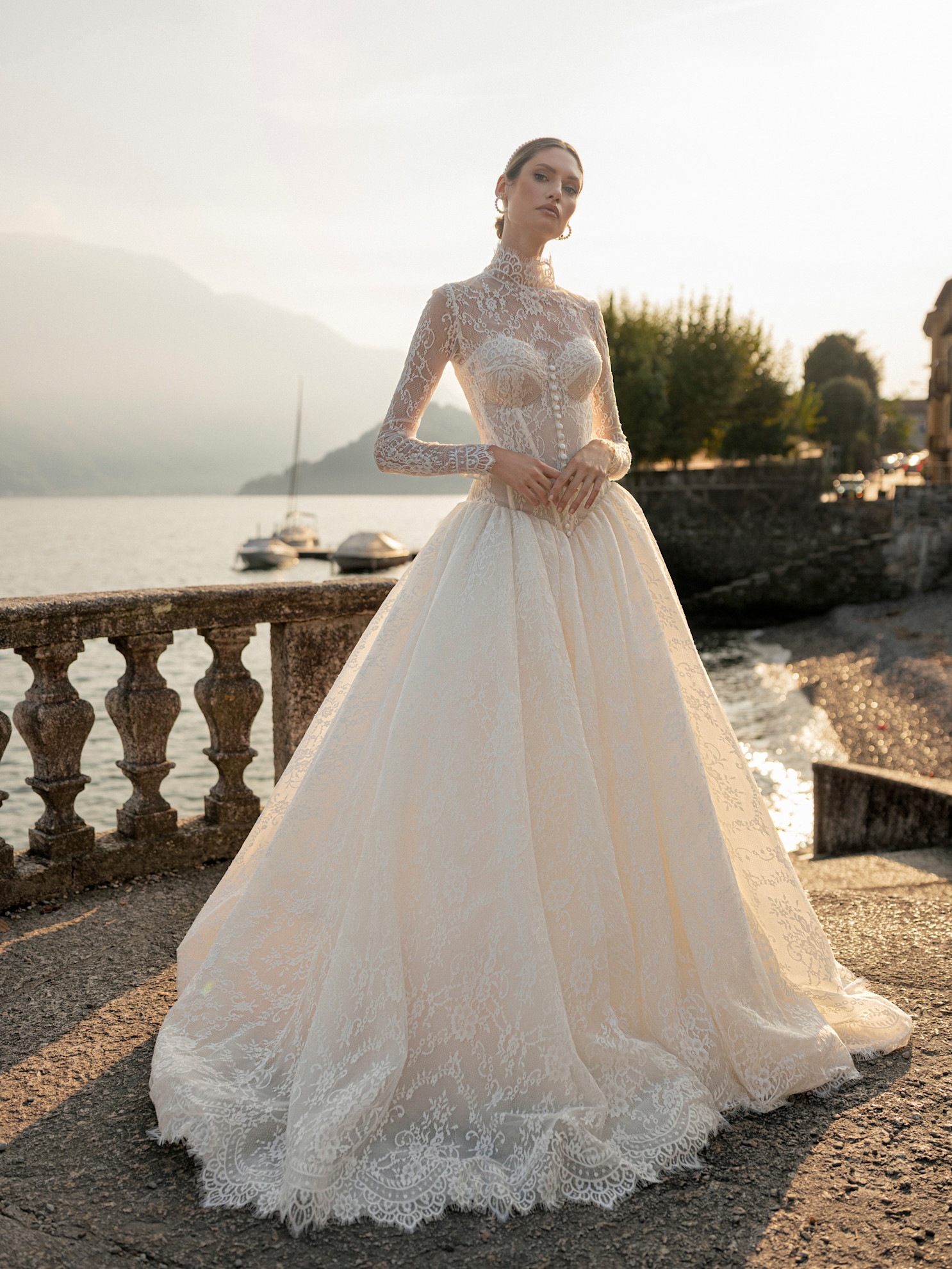 فستان زفاف بالدانتيل الشانتيلي من Ricca Sposa