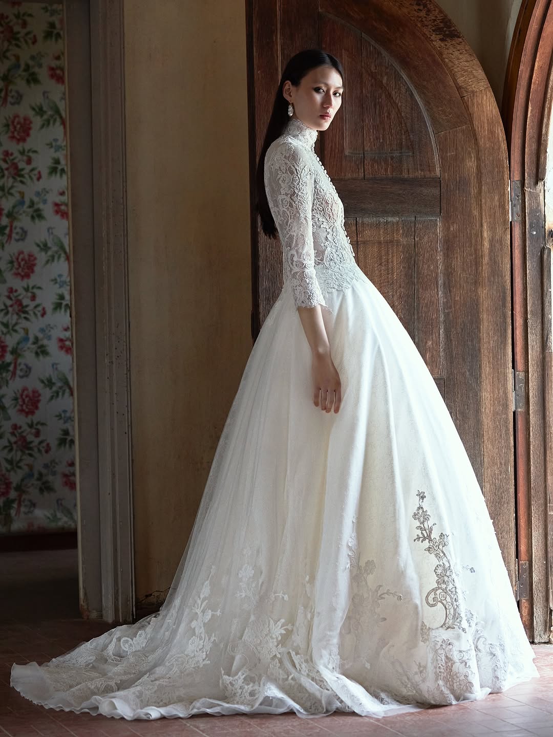 فستان زفاف بالدانتيل – الصورة من @costarellosbridal