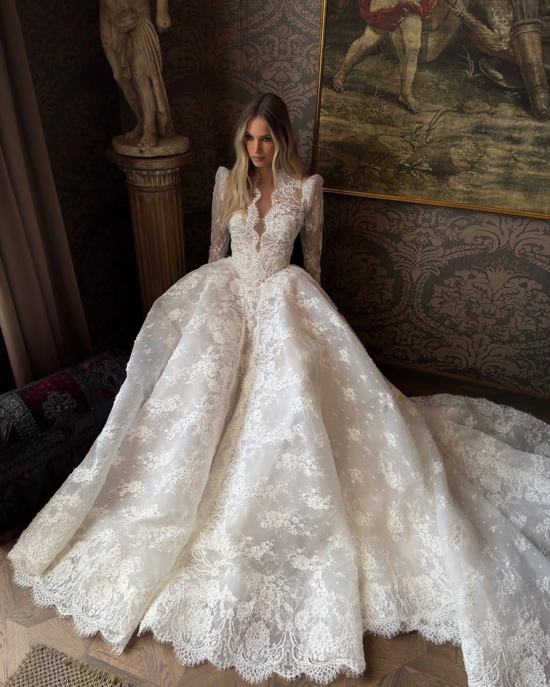 فستان زفاف بتنورة ضخمة من TOM SÉBASTIEN