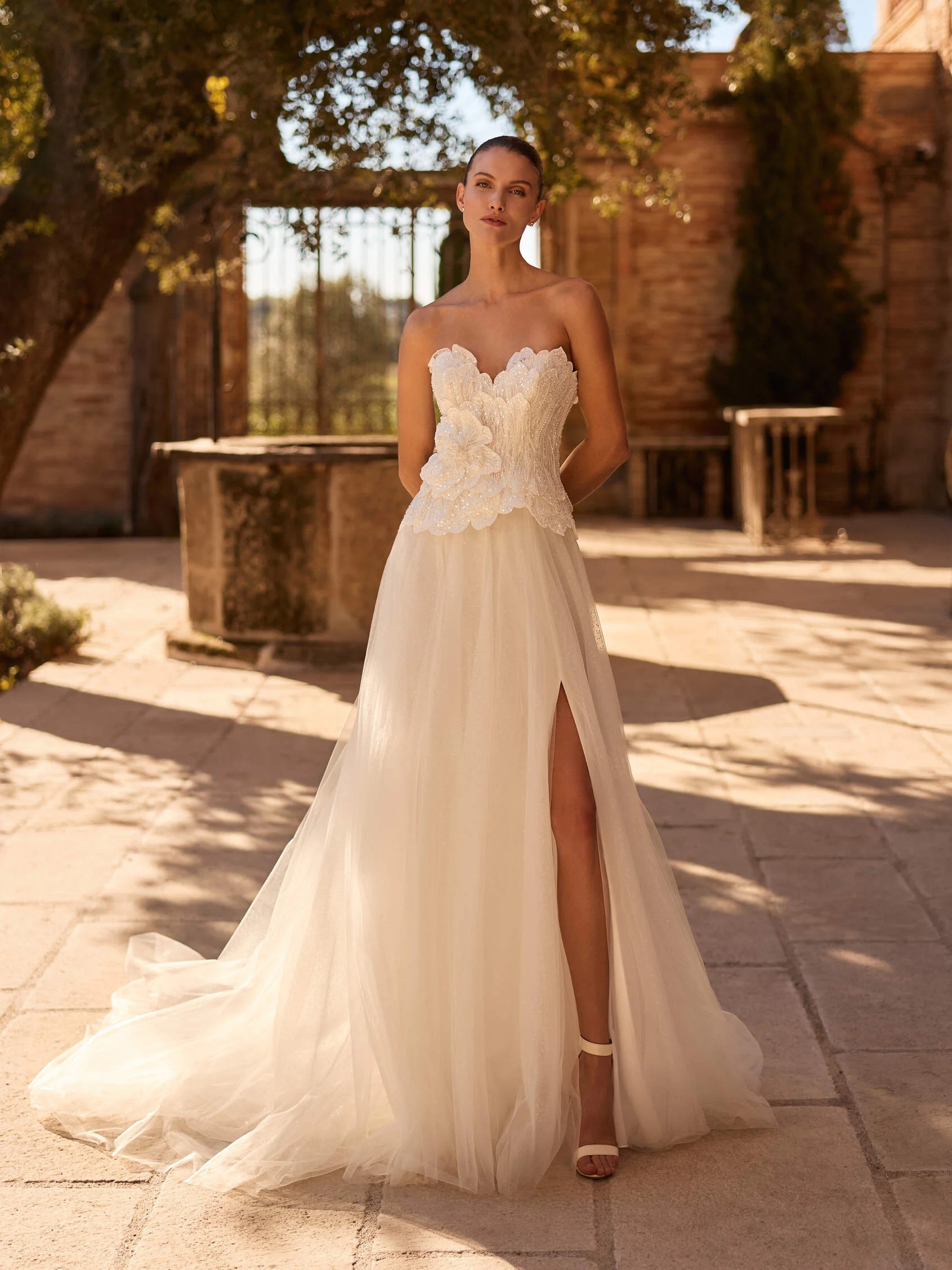 فستان زفاف بقصة A-LINE من Pronovias