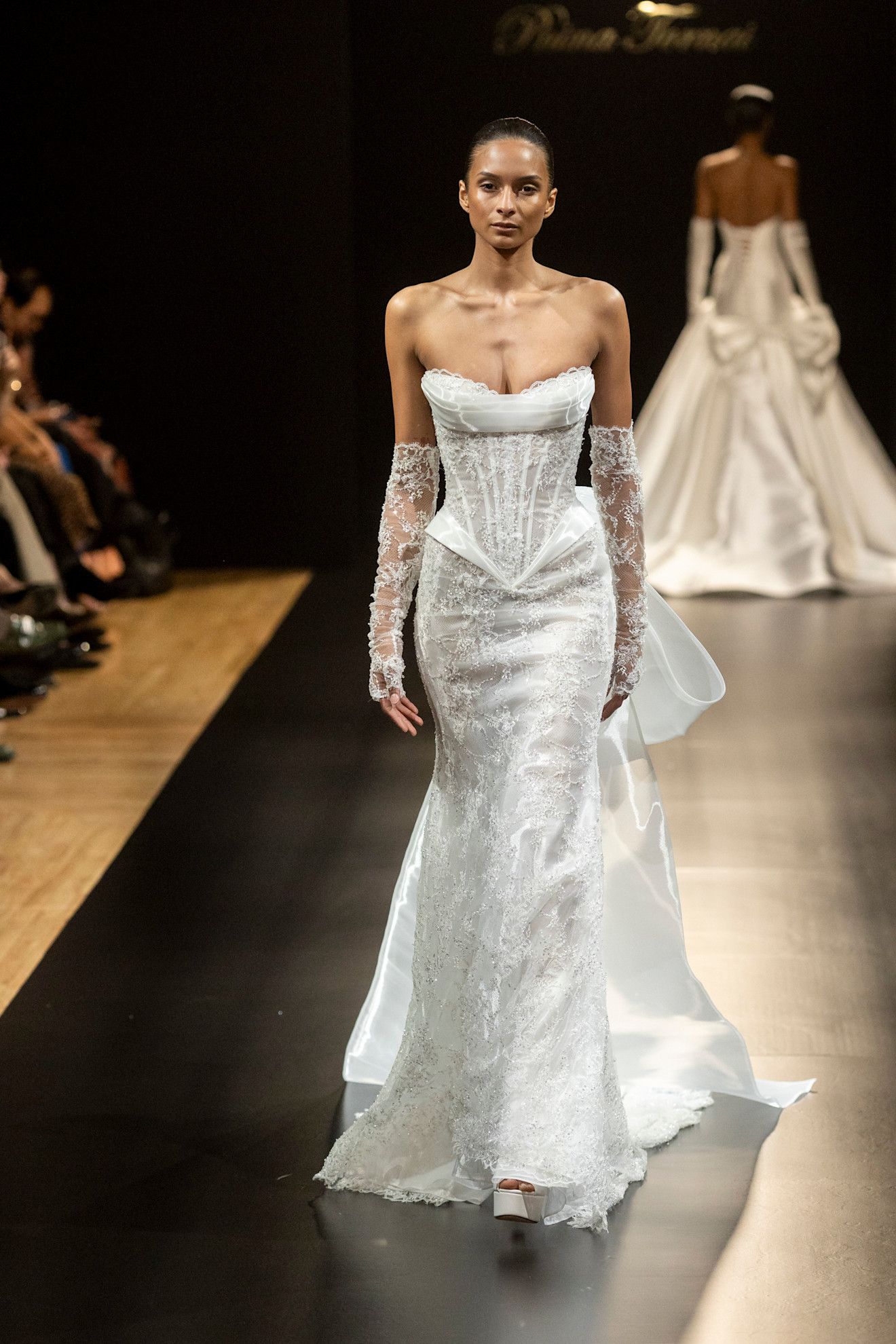 فستان زفاف بقصة  fit and flare  من بنينا تورناي