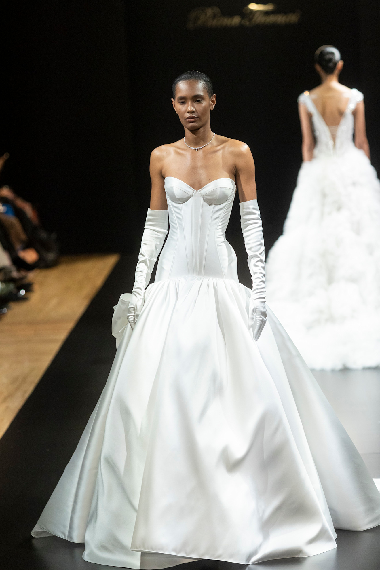 فستان زفاف بقصة البوق من بنينا تورناي