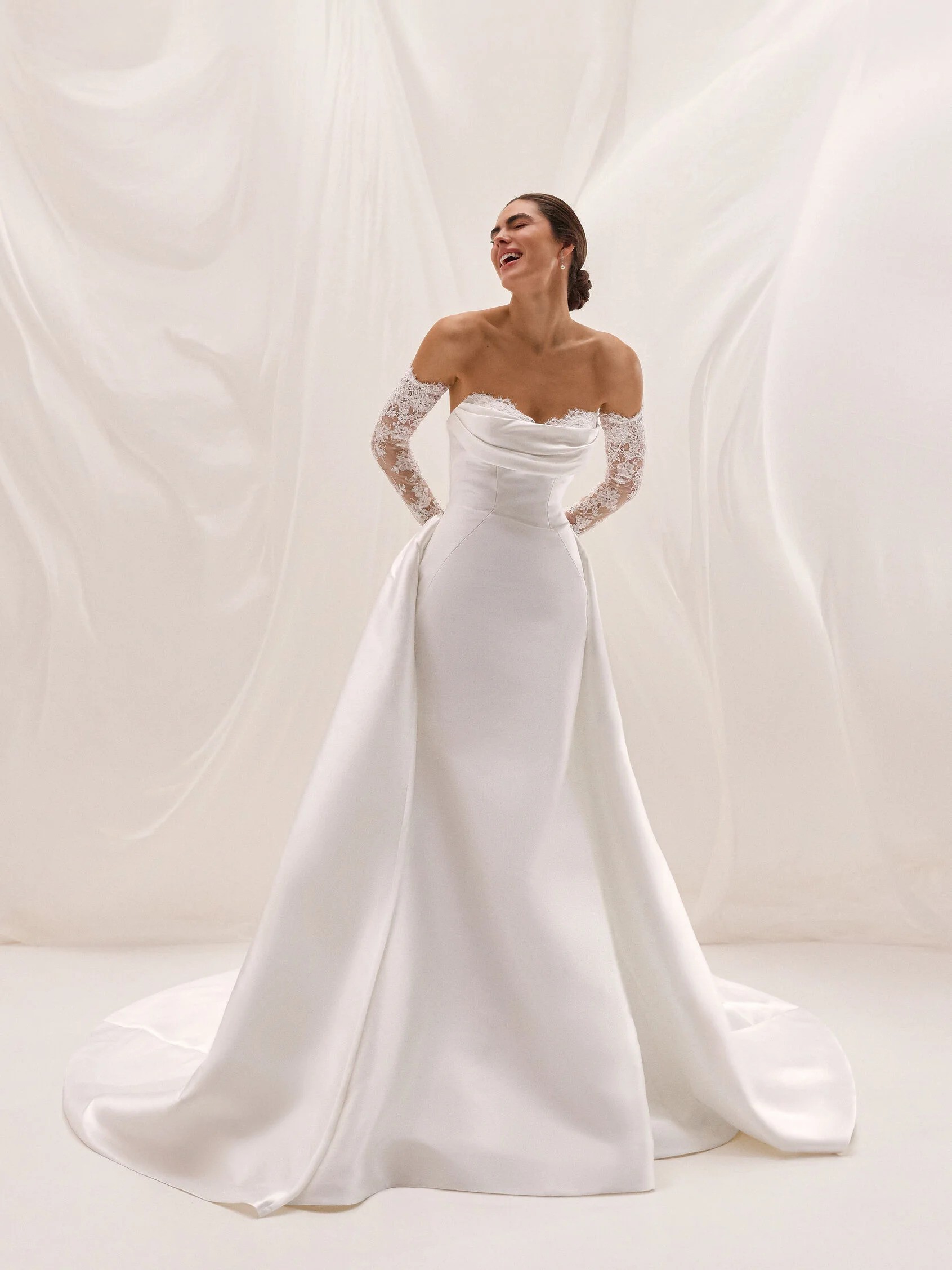 فستان زفاف بقصة الحورية من Pronovias