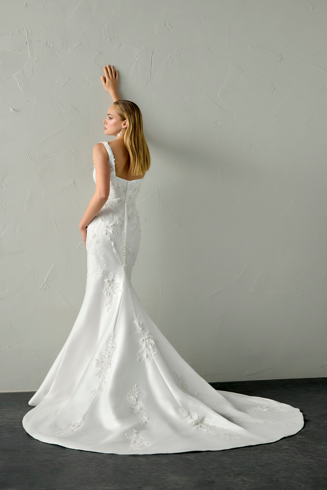 فستان زفاف بقصة الحورية من جاستين ألكساندر