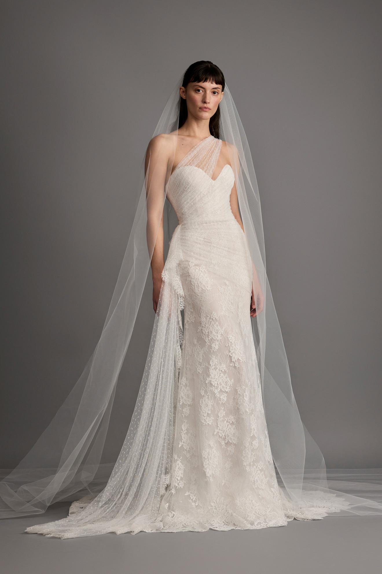 فستان زفاف بياقة القلب من دار House Gilles