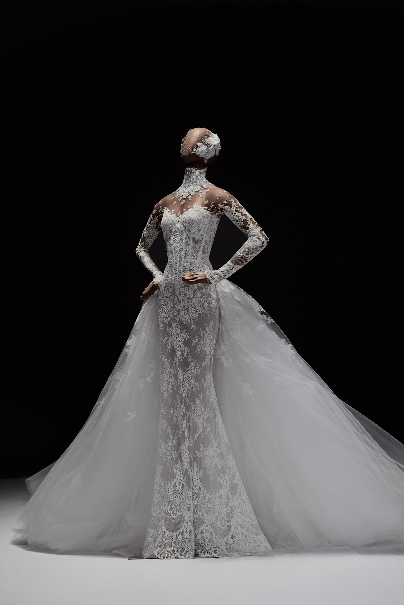 فستان زفاف دانتيل توقيع زهير مراد