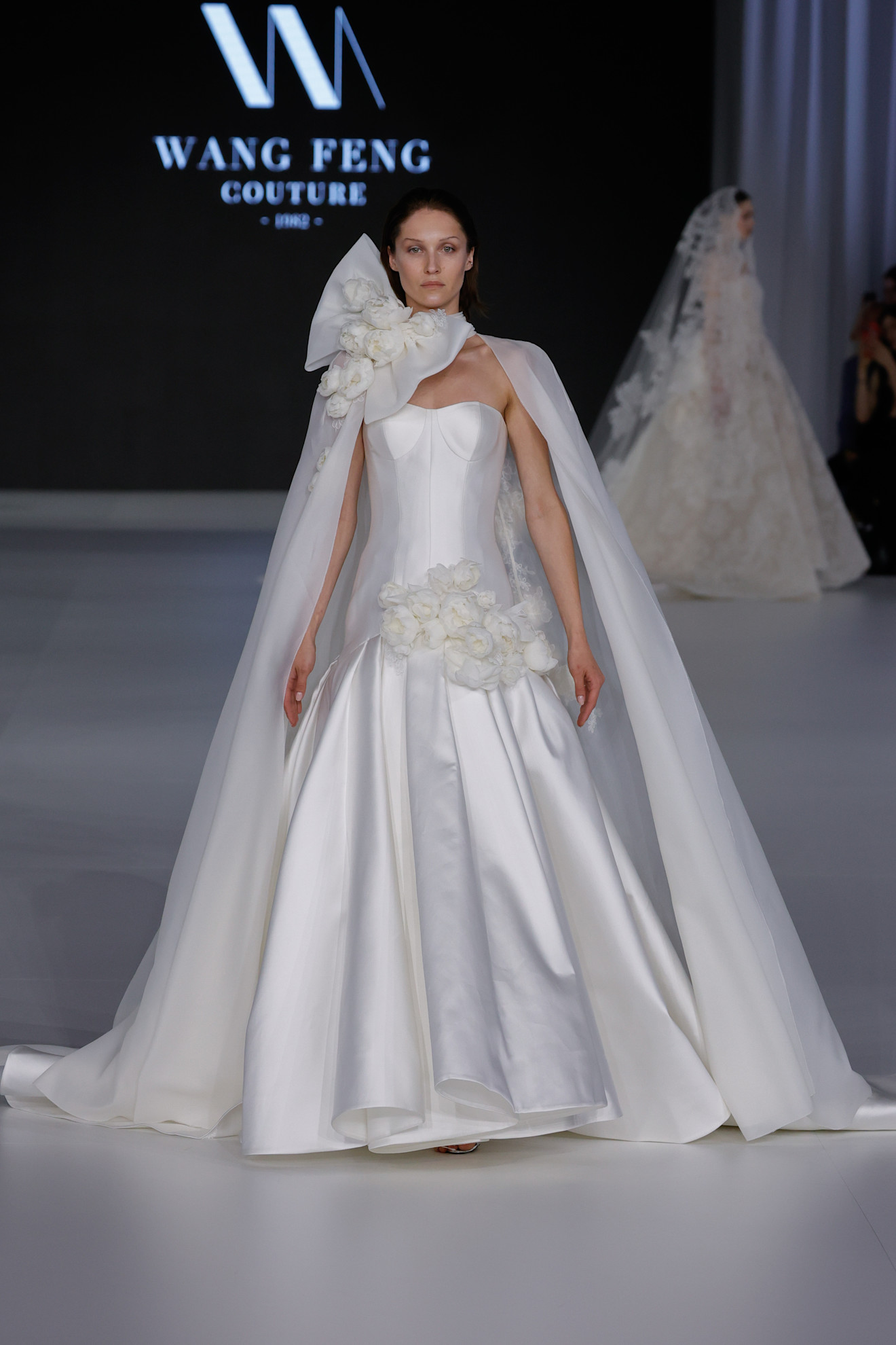 فستان زفاف ساتان من مجموعة Wang Feng