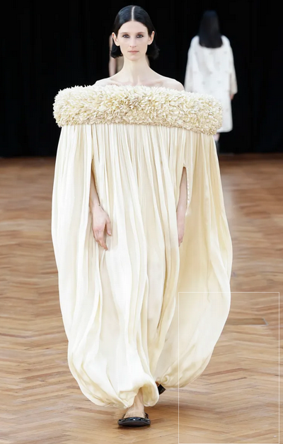 فستان زفاف ضخم من Raw Mango