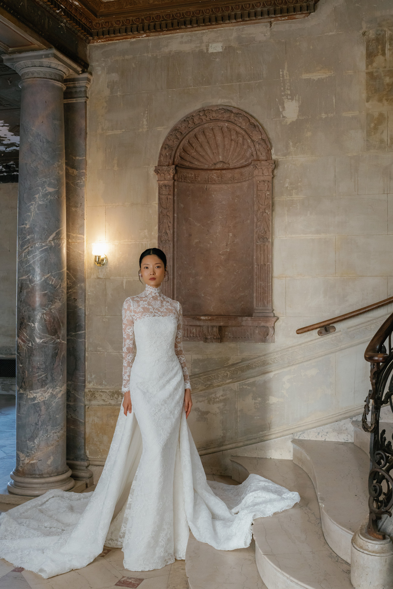 فستان زفاف ضيق لساريه نوري