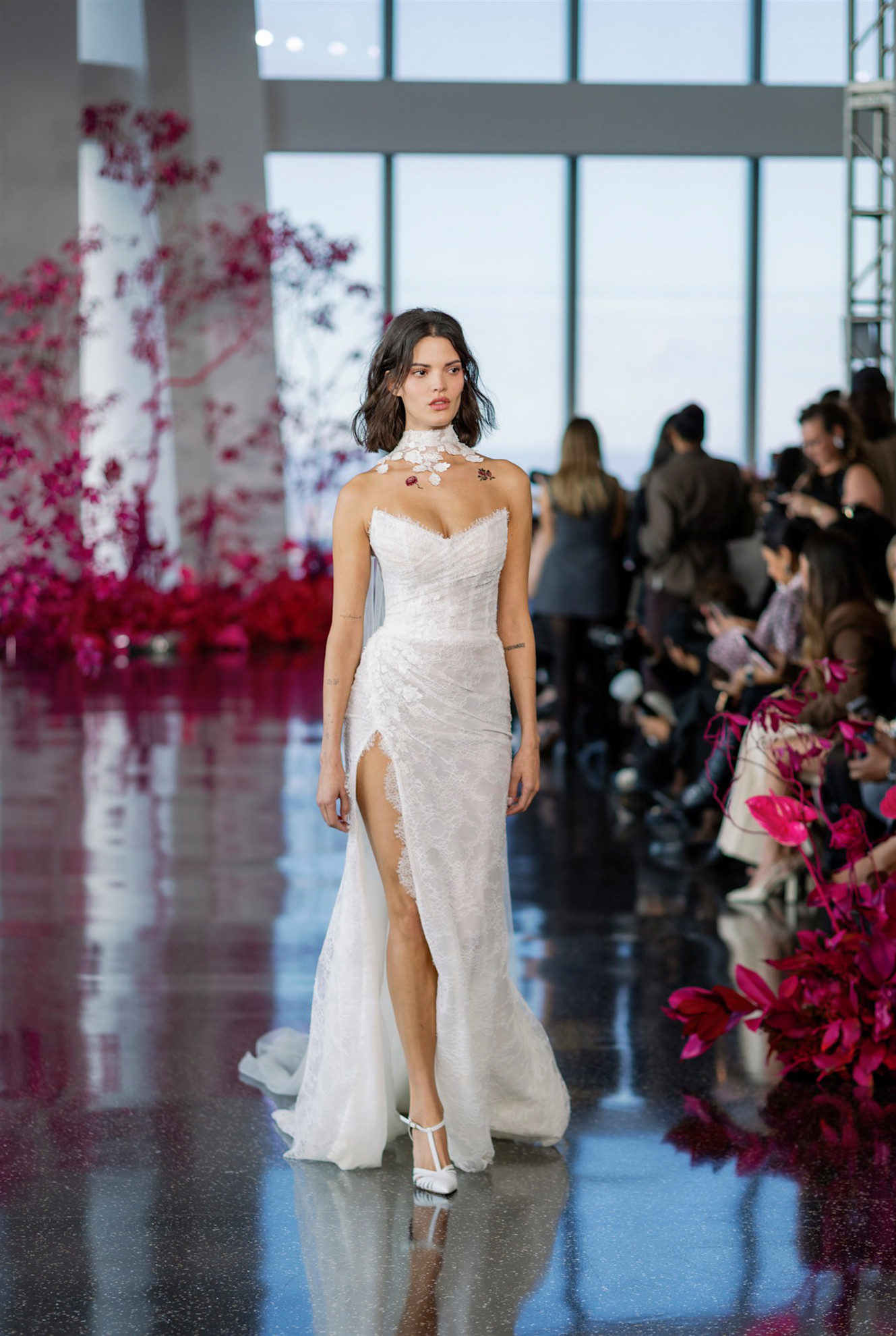 فستان زفاف ضيق من إيفا لاندال