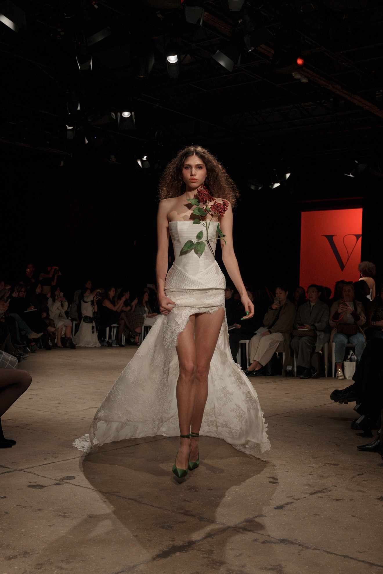 فستان زفاف قصير من إناس دي سانتو