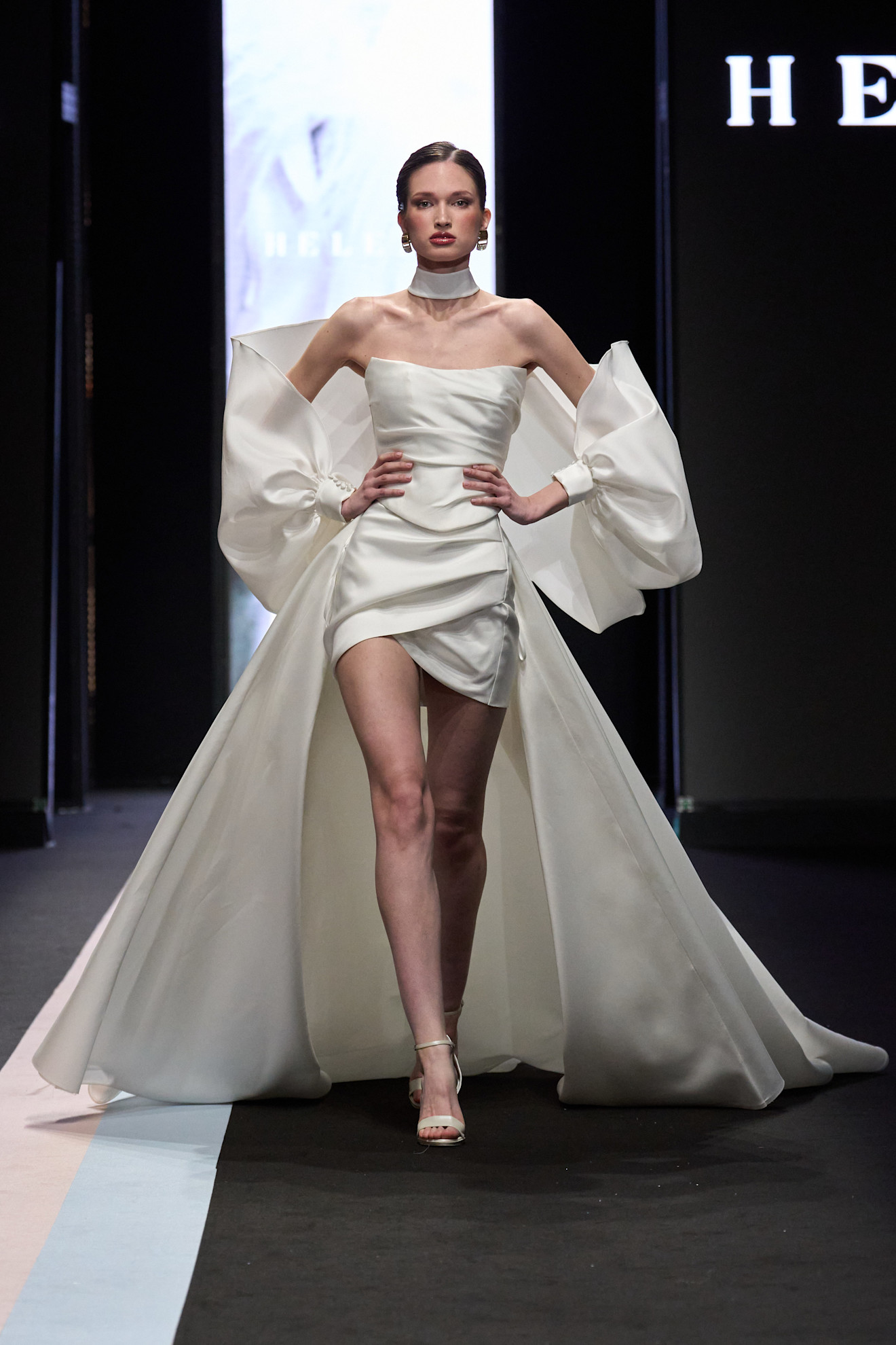 فستان زفاف قصير من دار Maison Signore