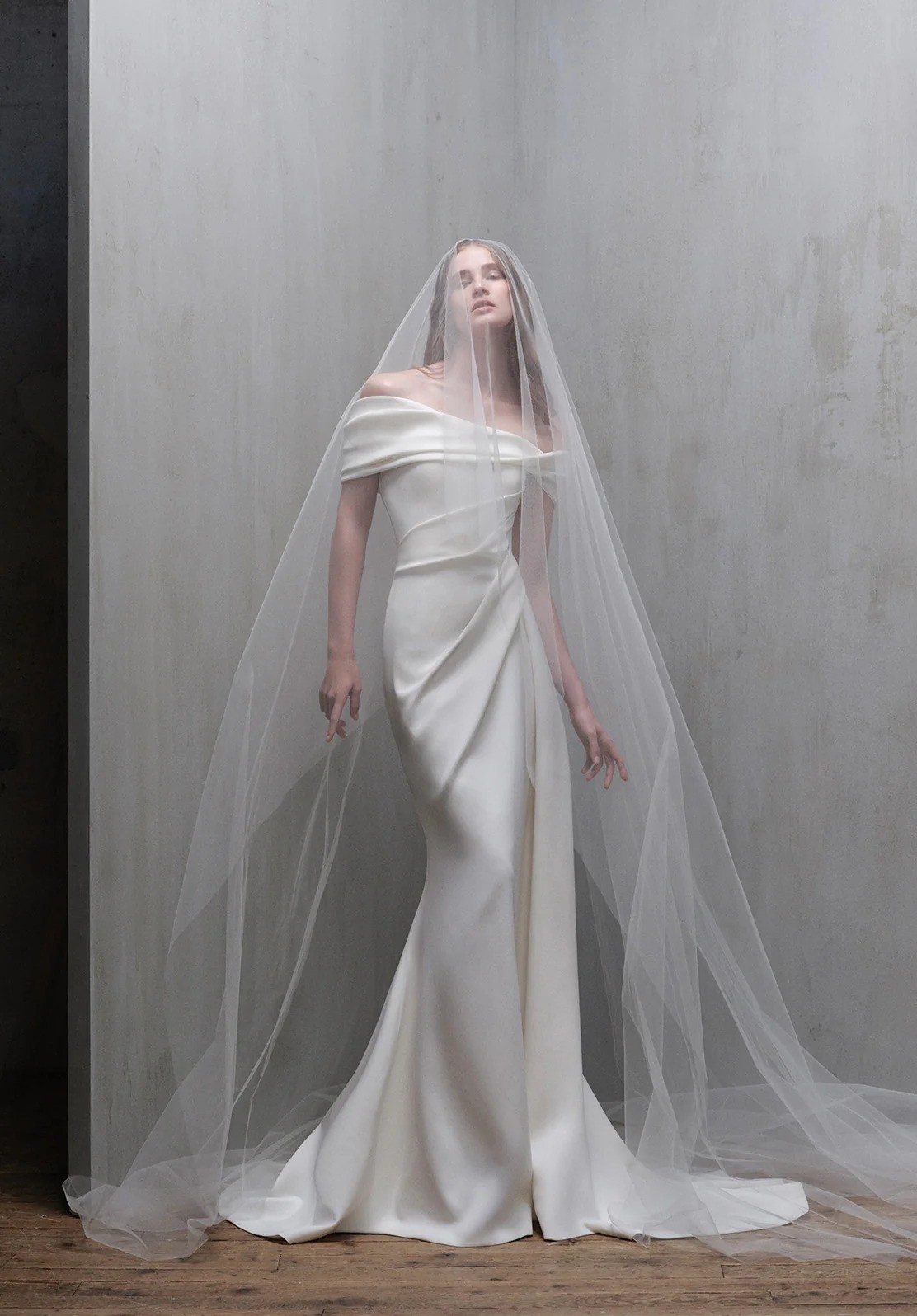 فستان زفاف كلاسيكي توقيع إيلي صعب