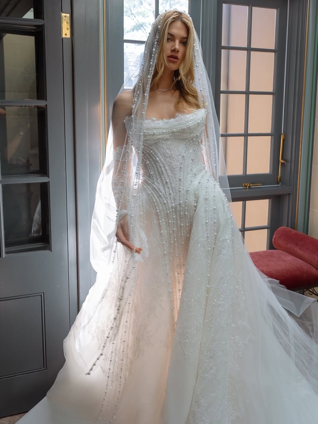 فستان زفاف مطرز باللؤلؤ من Jaxon James Couture Bridal