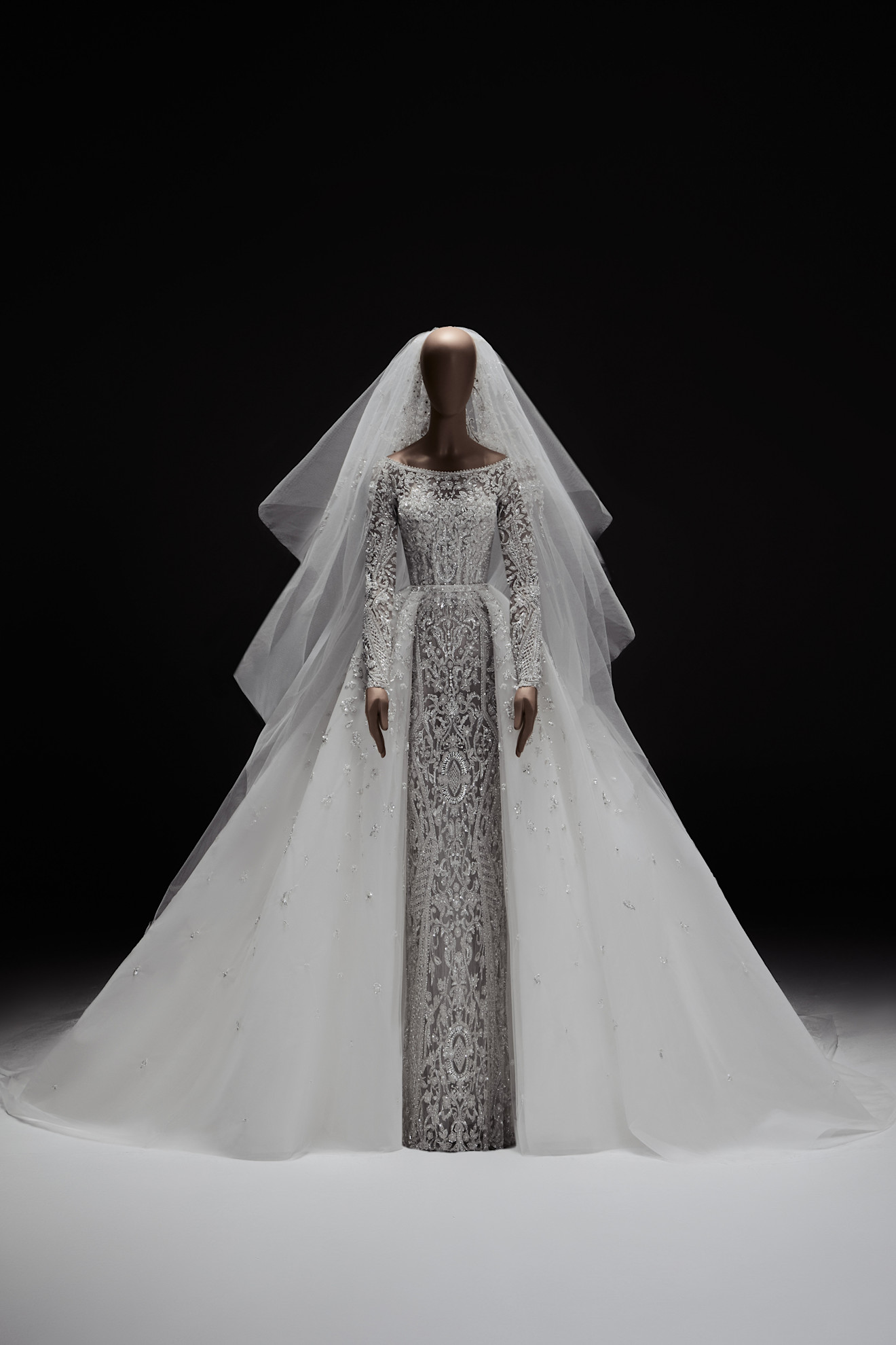 فستان زفاف مطرز توقيع زهير مراد