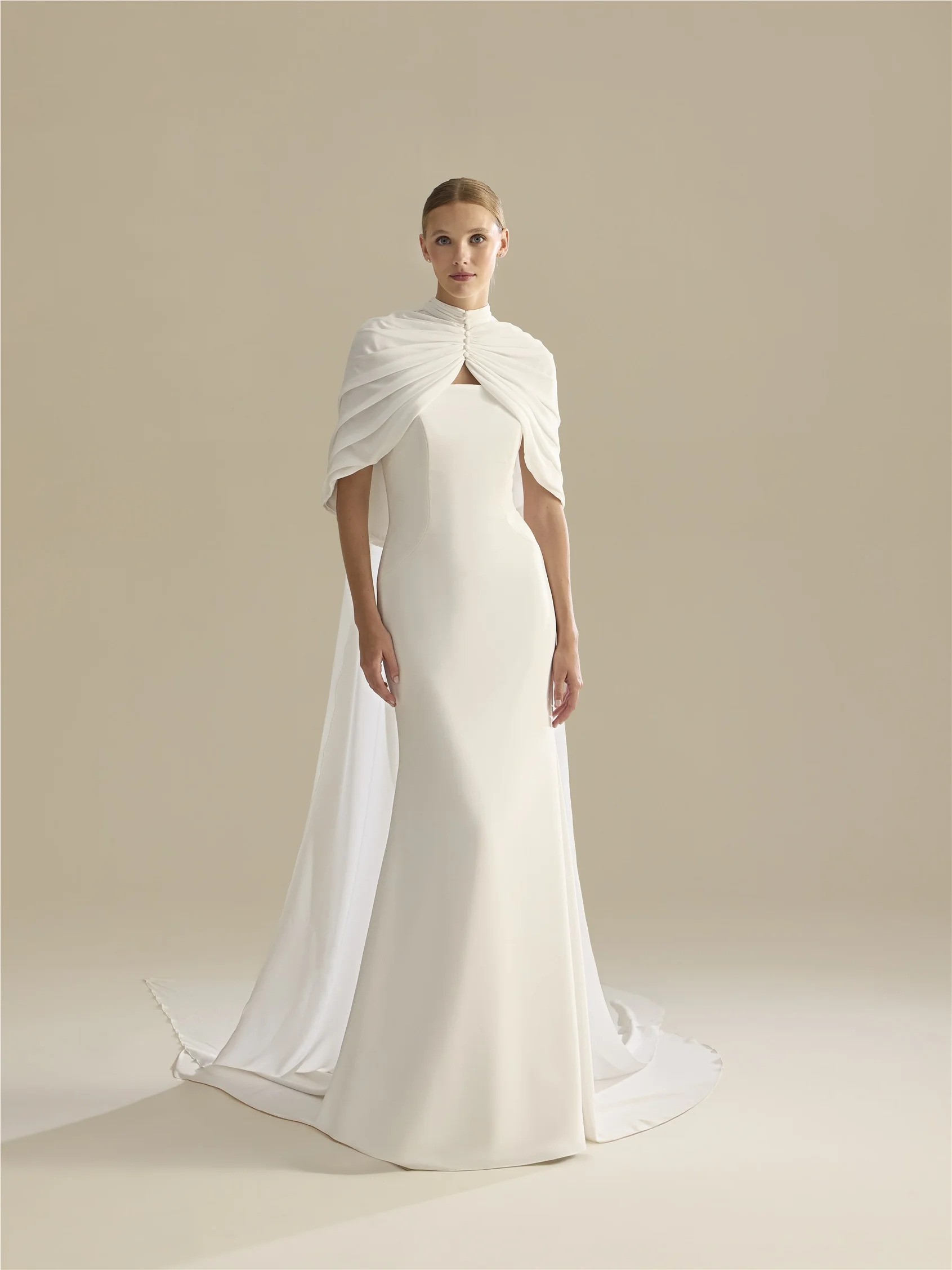فستان زفاف من دار  Pronovias