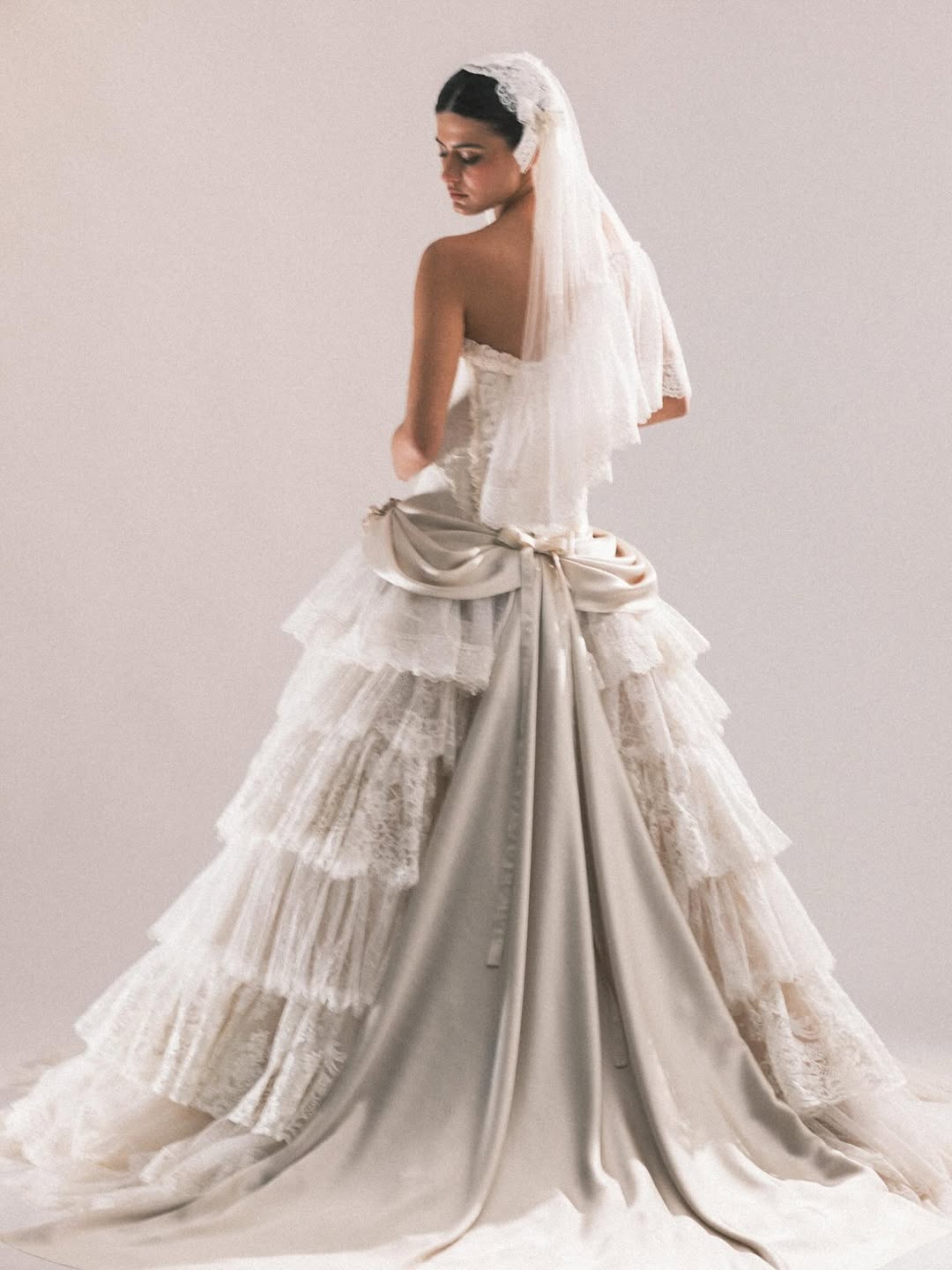 فستان زفاف من مجموعة ظلال الزمن – حكاية فيكتورية