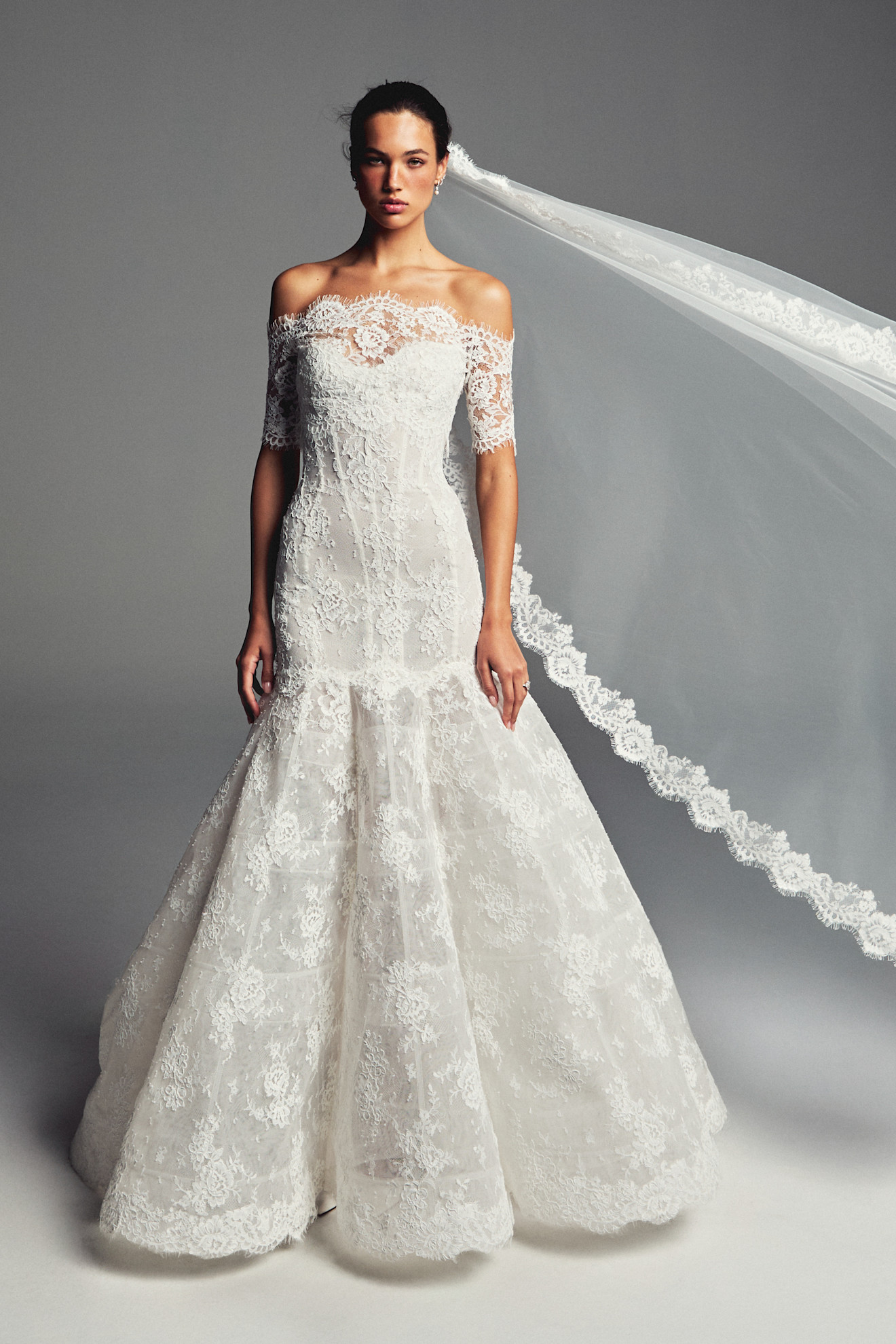 فستان زفاف مونيك لولييه لربيع وصيف 2027