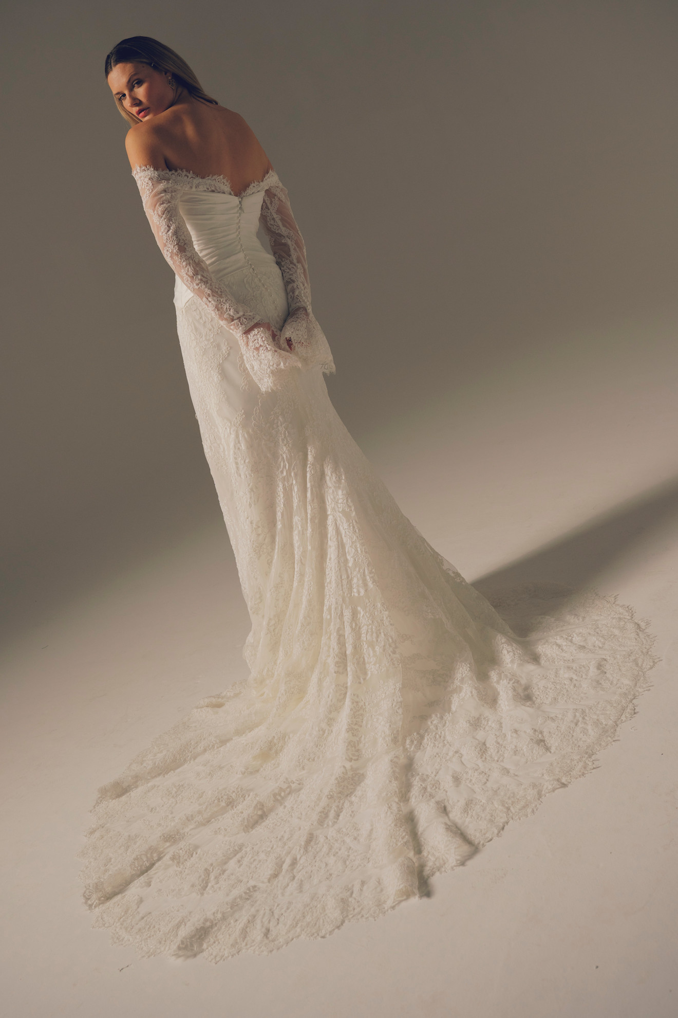 فستان زفاف ناعم من دار  Hera Couture