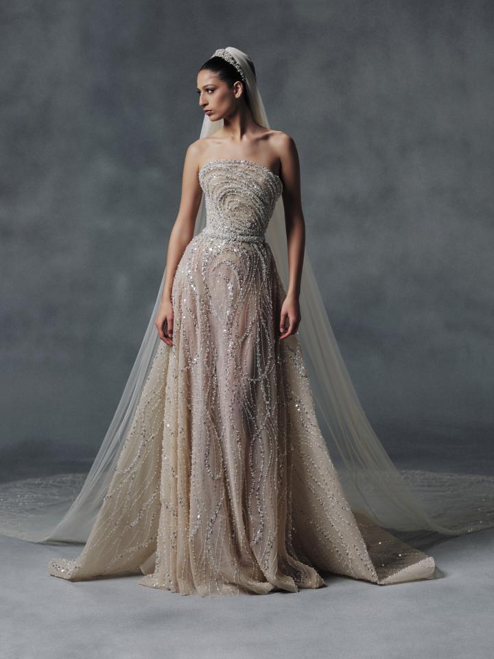 فستان سترابلس مبني على قاعدة من التول بلون النيود