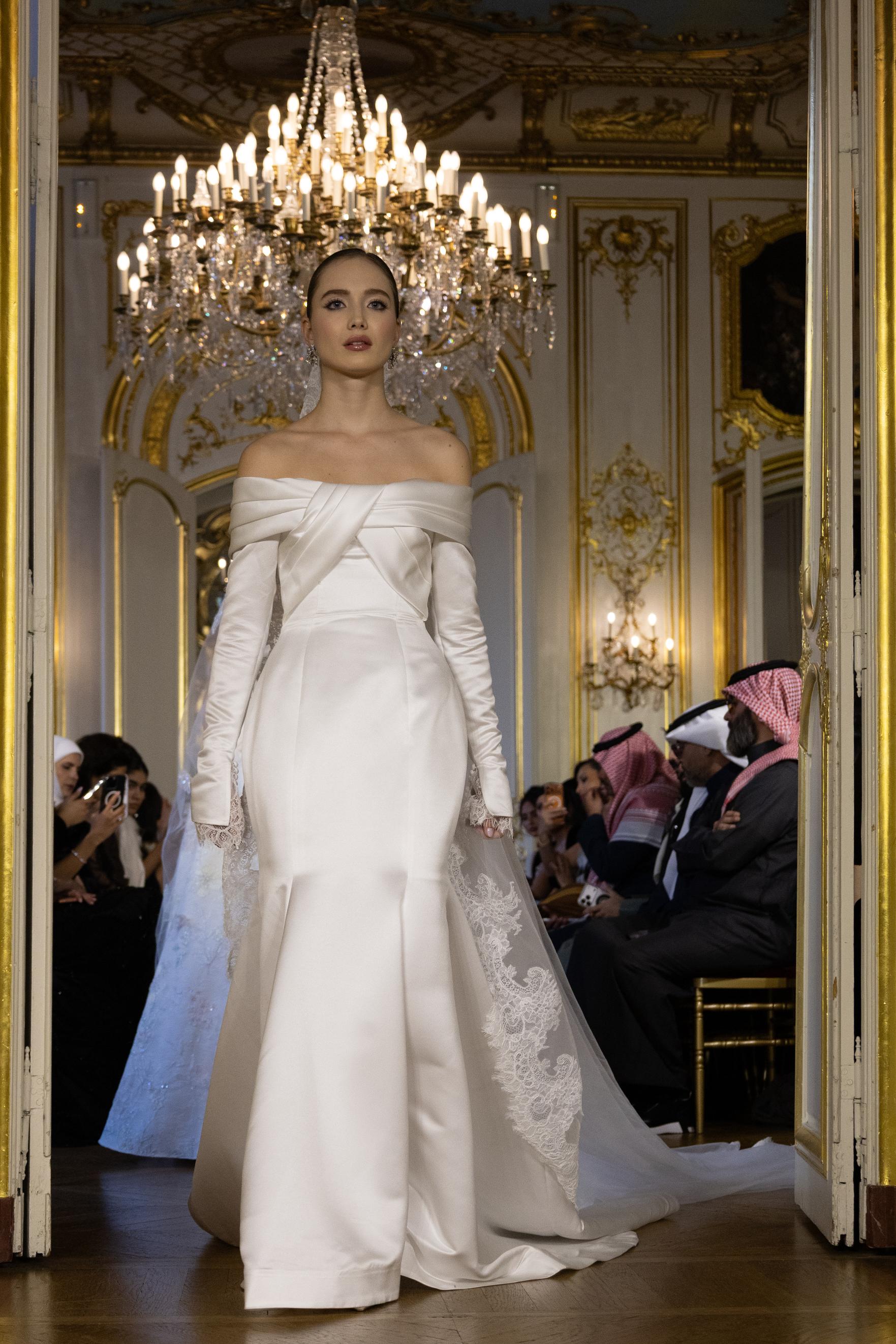 فستان عروس راقي من تصميم IKH Fashion في باريس