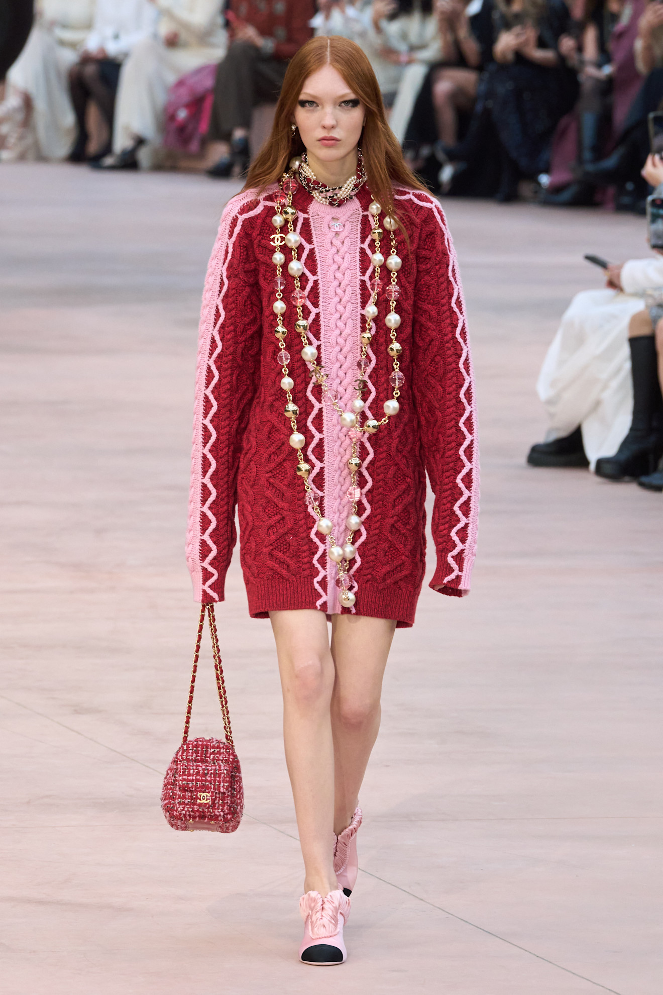 فستان محبوك من الصوف من تصميم Chanel