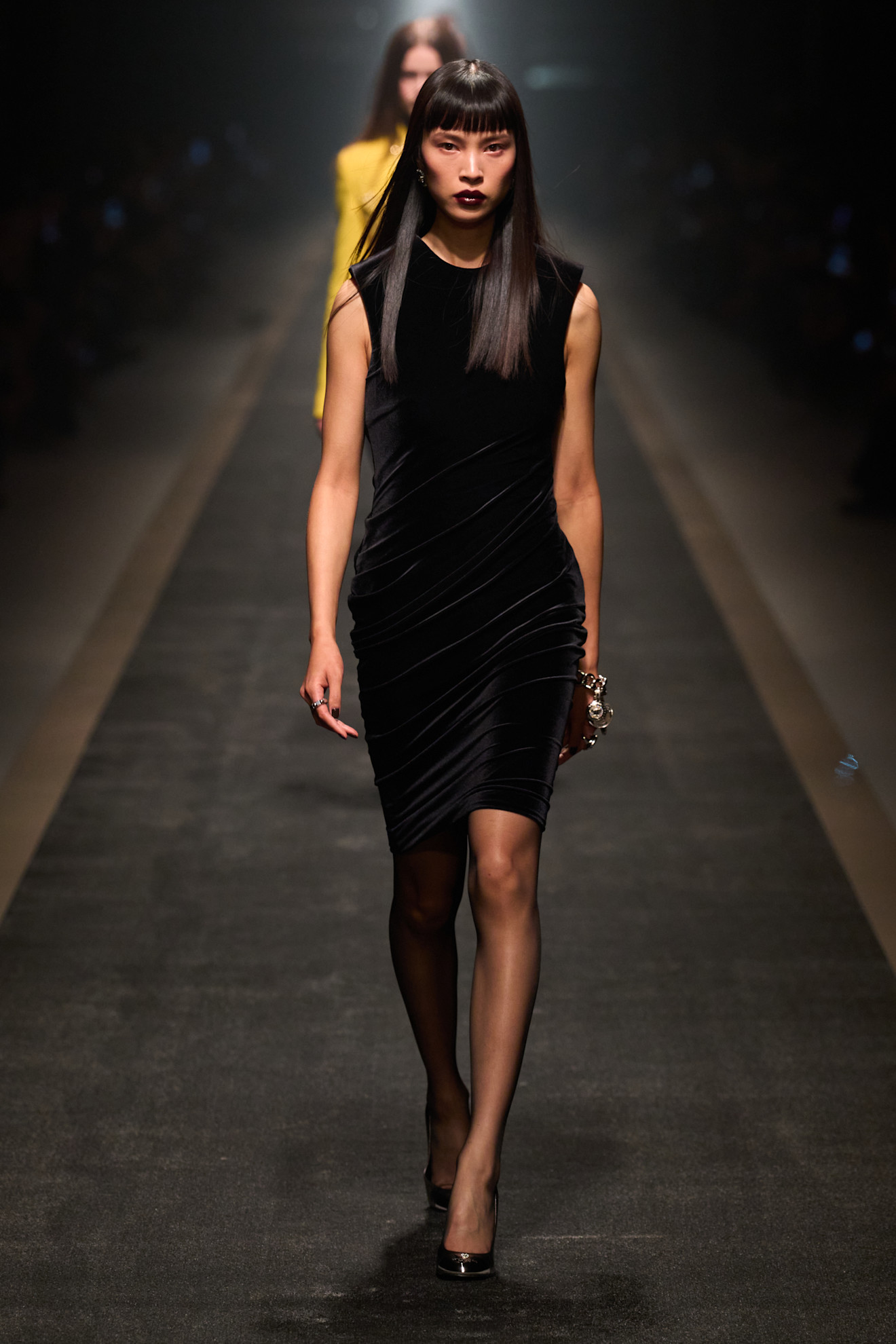 فستان مخمل أنيق من Versace