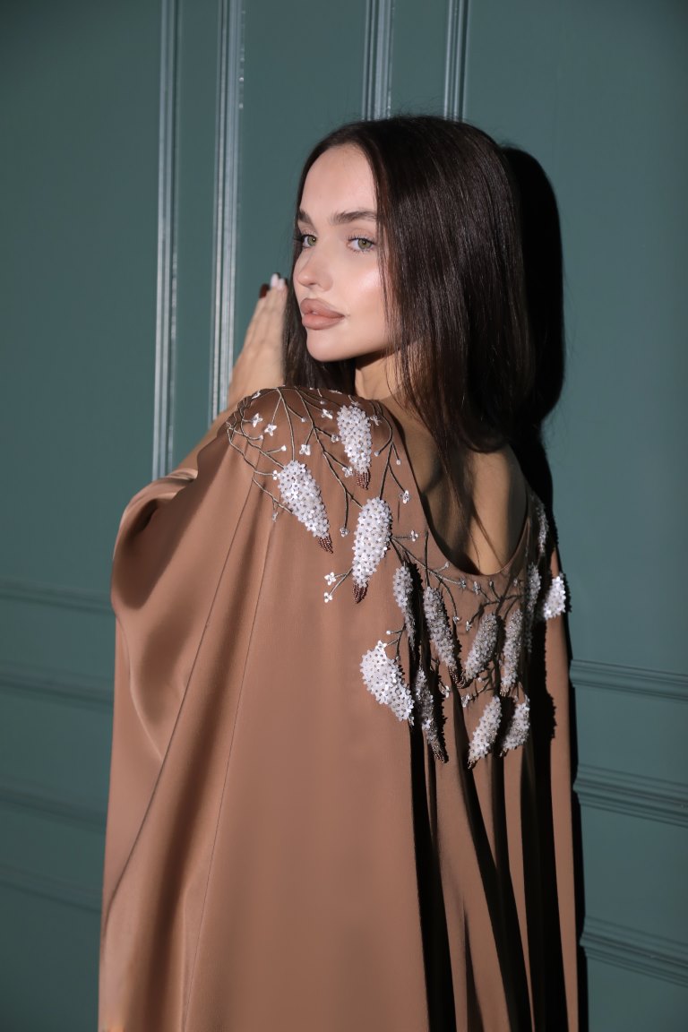 فستان مطرز من دار ADARA