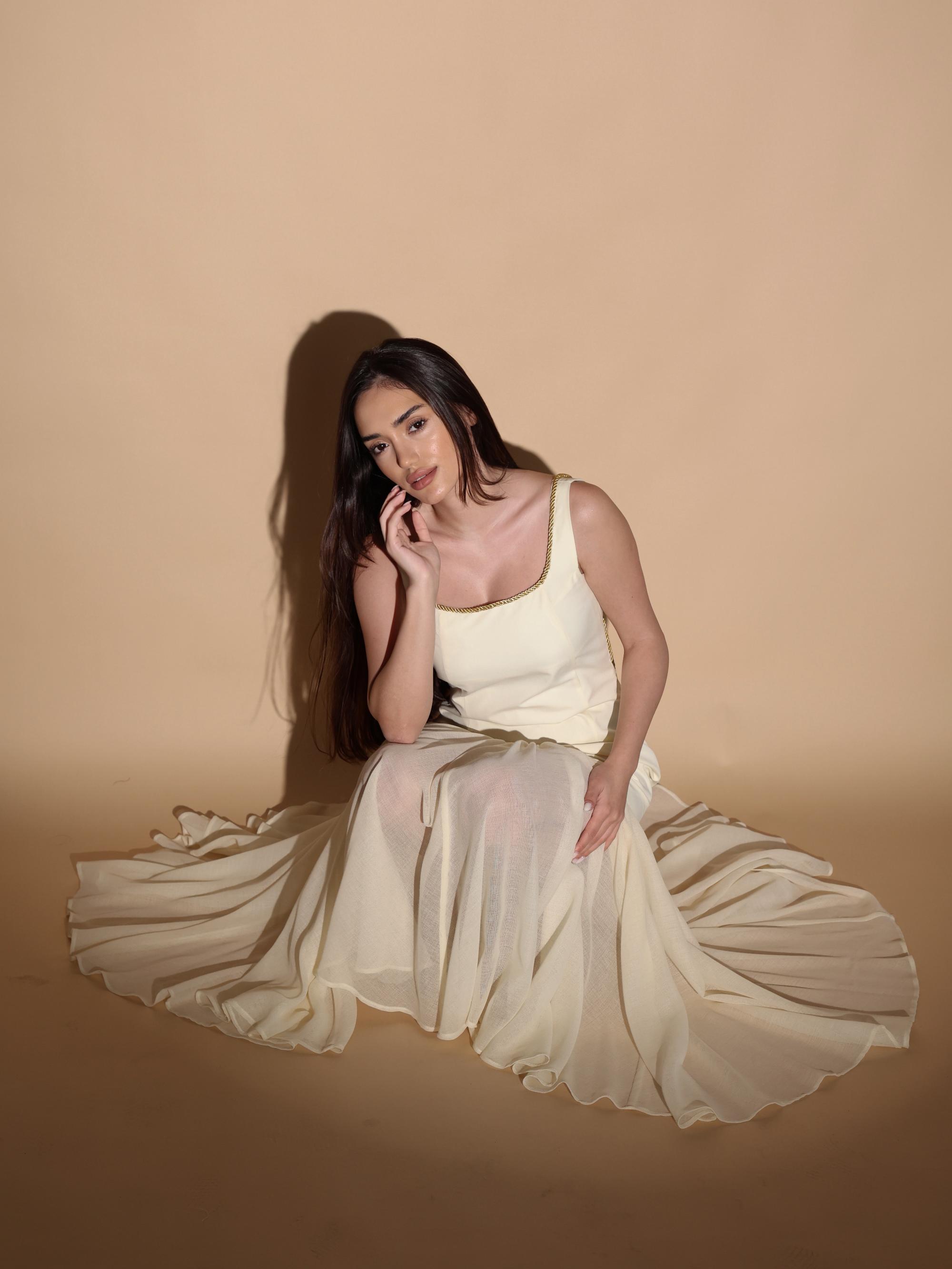 فستان من تصميم دار ADARA